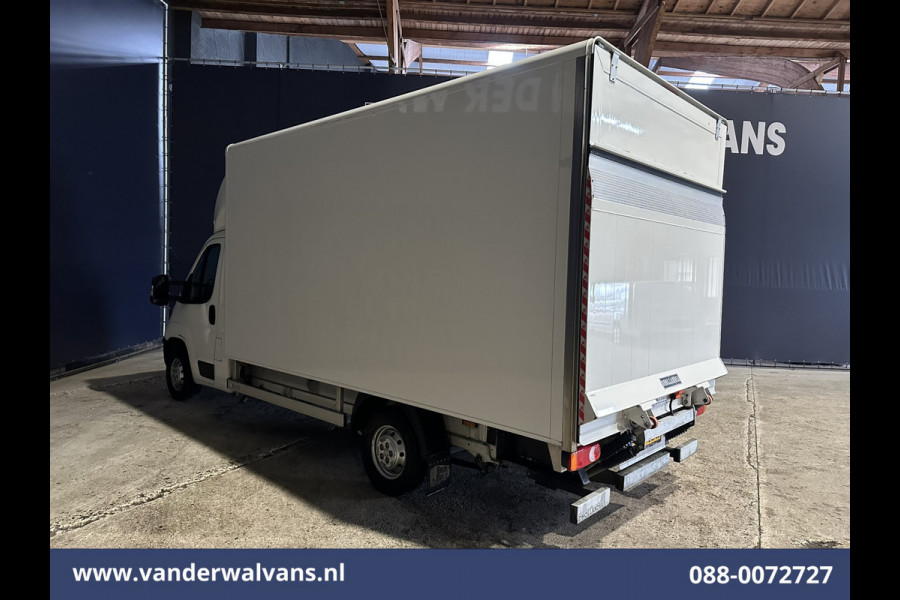 Peugeot Boxer 2.2 BlueHDi 141pk Bakwagen Laadklep Zijdeur Euro6 Airco | Camera | Cruisecontrol | 937kg laadvermogen Bijrijdersbank