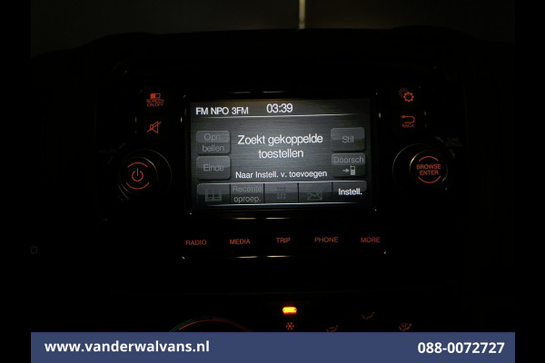 Peugeot Boxer 2.2 BlueHDi 141pk Bakwagen Laadklep Zijdeur Euro6 Airco | Camera | Cruisecontrol | 937kg laadvermogen Bijrijdersbank