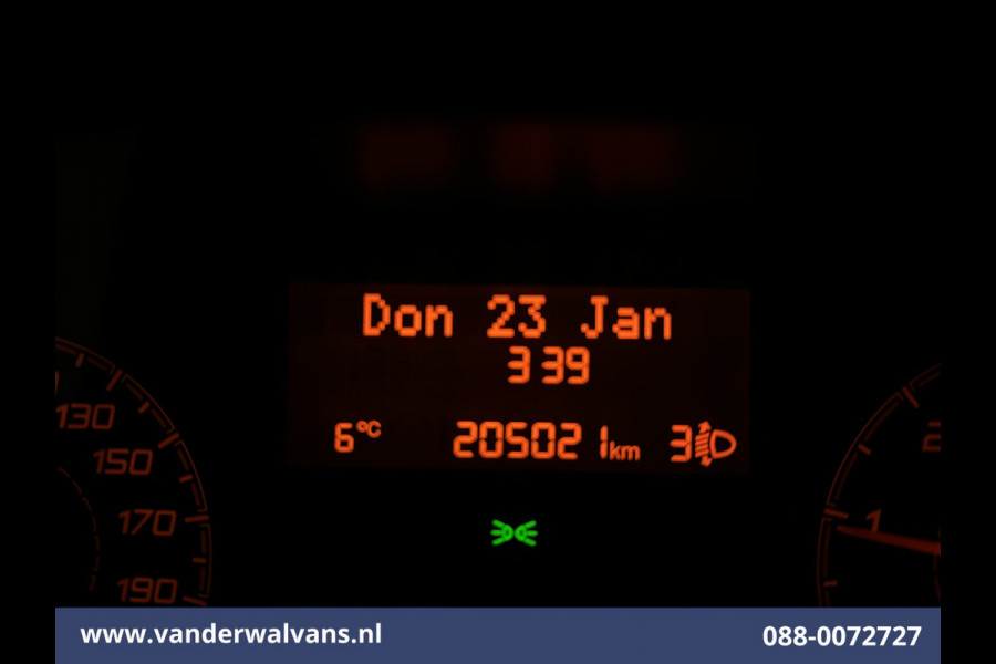Peugeot Boxer 2.2 BlueHDi 141pk Bakwagen Laadklep Zijdeur Euro6 Airco | Camera | Cruisecontrol | 937kg laadvermogen Bijrijdersbank