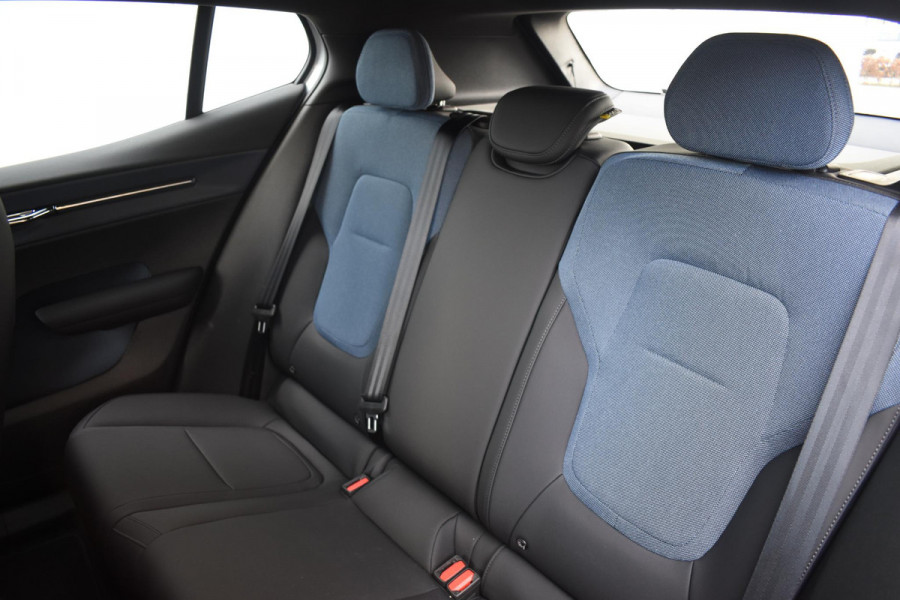 Volvo EX30 272PK Single Motor Extended Range Plus 69 kWh / Adaptieve Cruise Control/ Dodehoek Detectie / Parkeersensoren/ Achteruitrijcamera/ Warmtepomp/ Google Services/
