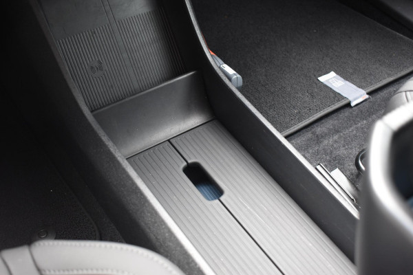 Volvo EX30 272PK Single Motor Extended Range Plus 69 kWh / Adaptieve Cruise Control/ Dodehoek Detectie / Parkeersensoren/ Achteruitrijcamera/ Warmtepomp/ Google Services/