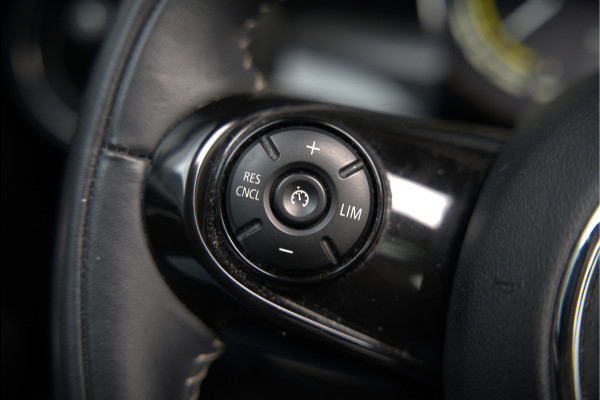 MINI Mini Electric Yours 33 kWh | Panoramadak | Harman Kardon | Head-Up Display | Union Jack | Black Pack | BTW | Stoelverwarming | Keyless | Apple Carplay | Navigatie | Camera | Parkeersensoren | Warmtepomp | Leer | Cruise