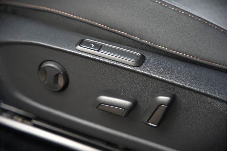 CUPRA Born Copper Edition One 62 kWh | Panoramadak | 360 Camera | Elektrische Stoelen | Massage | Stuurverwarming |  Head-Up Display | Keyless | Adaptive Cruise Control | Stoelverwarming | Apple Carplay | NAP | DAB |