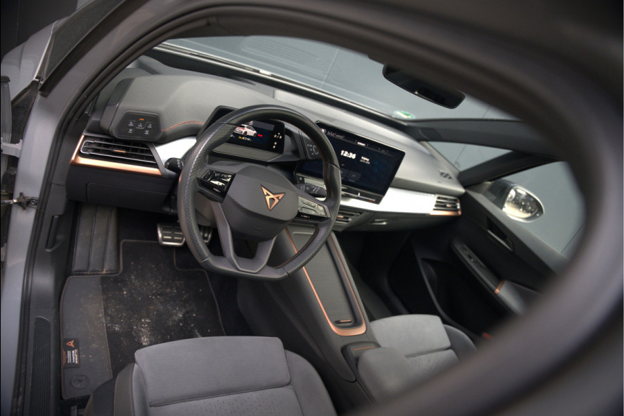 CUPRA Born Copper Edition One 62 kWh | Panoramadak | 360 Camera | Elektrische Stoelen | Massage | Stuurverwarming |  Head-Up Display | Keyless | Adaptive Cruise Control | Stoelverwarming | Apple Carplay | NAP | DAB |