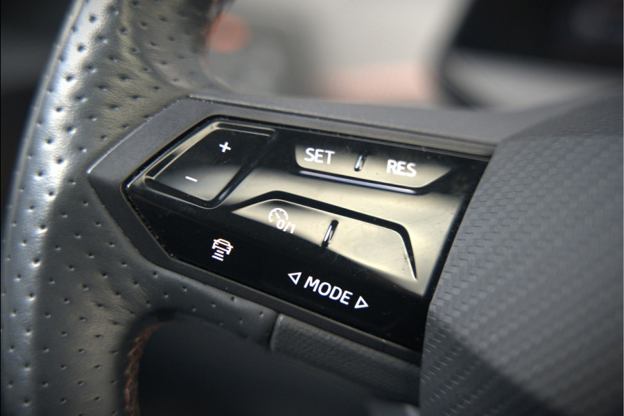 CUPRA Born Copper Edition One 62 kWh | Panoramadak | 360 Camera | Elektrische Stoelen | Massage | Stuurverwarming |  Head-Up Display | Keyless | Adaptive Cruise Control | Stoelverwarming | Apple Carplay | NAP | DAB |