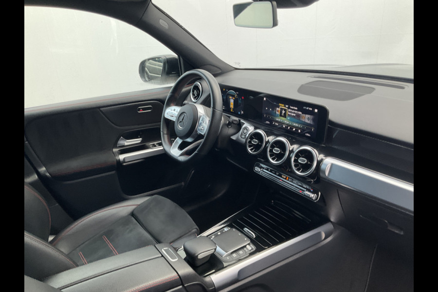 Mercedes-Benz Glb 7-Pers 180 AMG Line 7-Pers Pano Trekhaak Stoelverw Led NL-Auto |AMG!|