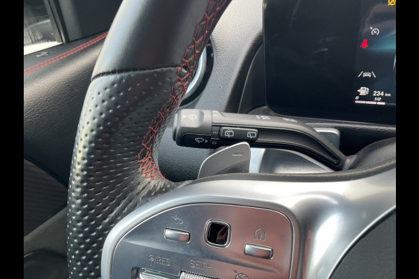 Mercedes-Benz Glb 7-Pers 180 AMG Line 7-Pers Pano Trekhaak Stoelverw Led NL-Auto |AMG!|