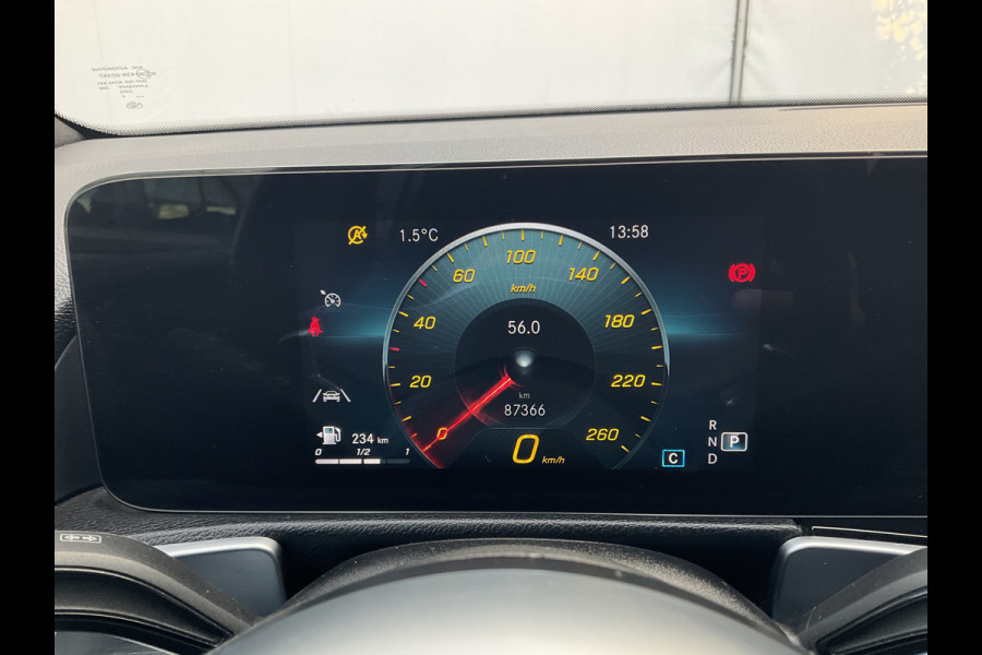 Mercedes-Benz Glb 7-Pers 180 AMG Line 7-Pers Pano Trekhaak Stoelverw Led NL-Auto |AMG!|