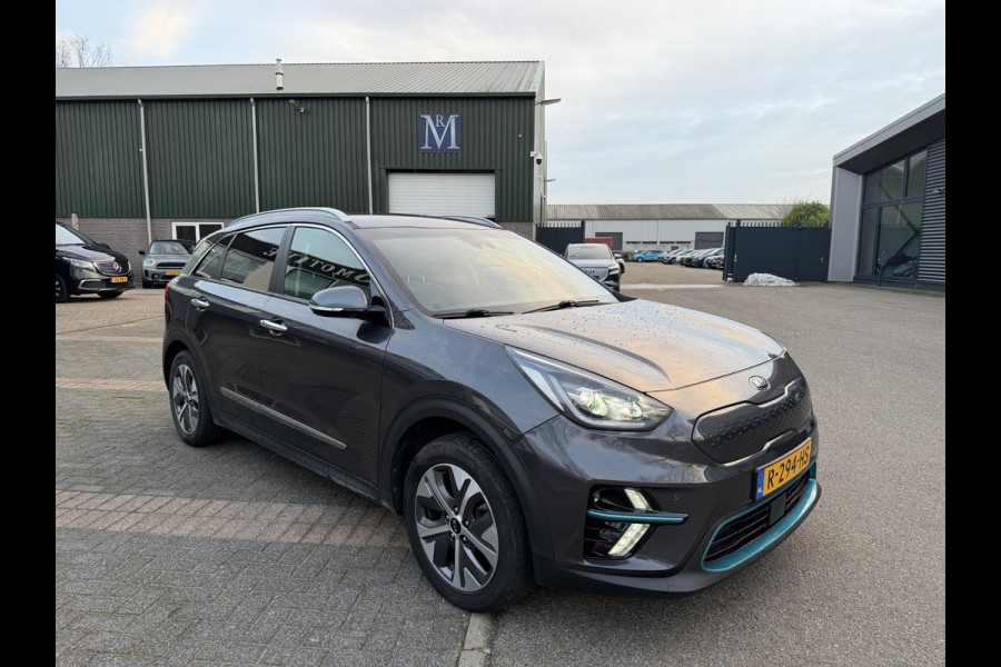 Kia e-Niro DynamicLine 64 kWh SOH 98% | LEER | JBL AUDIO | CAMERA | VERWARMD STUUR & STOEL | DODEHOEKDETECTIE | FULL OPTION | INCLUSIEF 12 MND BOVAG GARANTIE