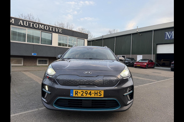 Kia e-Niro DynamicLine 64 kWh SOH 98% | LEER | JBL AUDIO | CAMERA | VERWARMD STUUR & STOEL | DODEHOEKDETECTIE | FULL OPTION | INCLUSIEF 12 MND BOVAG GARANTIE