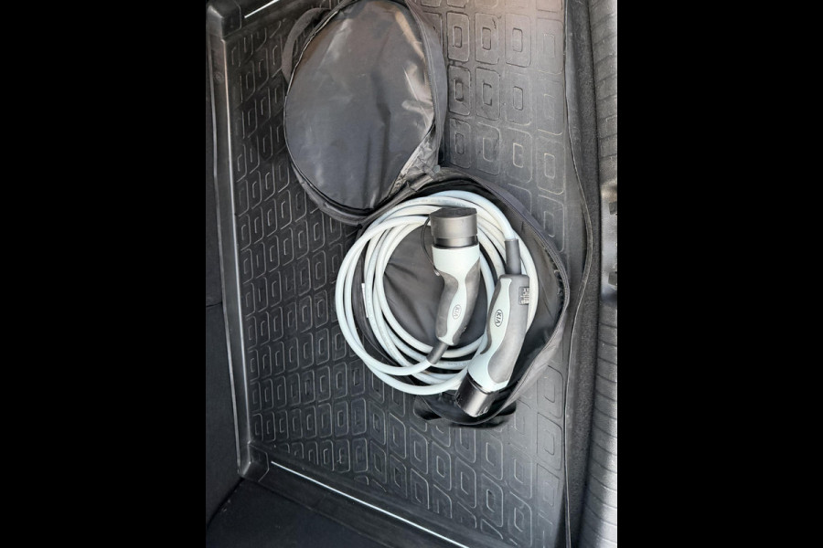 Kia e-Niro DynamicLine 64 kWh SOH 98% | LEER | JBL AUDIO | CAMERA | VERWARMD STUUR & STOEL | DODEHOEKDETECTIE | FULL OPTION | INCLUSIEF 12 MND BOVAG GARANTIE
