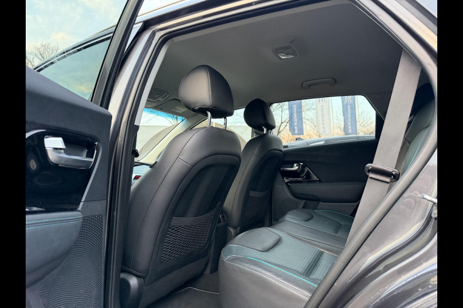 Kia e-Niro DynamicLine 64 kWh SOH 98% | LEER | JBL AUDIO | CAMERA | VERWARMD STUUR & STOEL | DODEHOEKDETECTIE | FULL OPTION | INCLUSIEF 12 MND BOVAG GARANTIE
