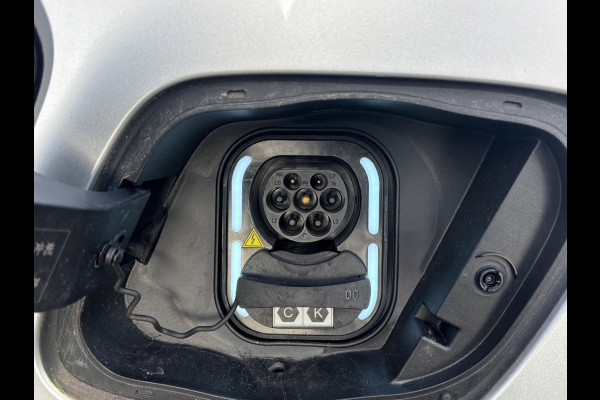 MG Mg4 electric Luxury 64 kWh LONG RANGE | SOH 97%|6.000KM! | DEALER ONDERHOUDEN| 7 JAAR GARANTIE BIJ MG| SUPER COMPLETE AUTO| RONDOMZICHT CAMERA| STOEL+ STUUR VERWARMING| DODE HOEK