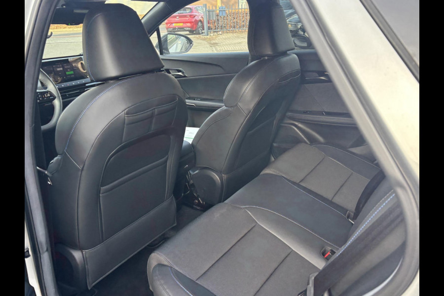 MG Mg4 electric Luxury 64 kWh LONG RANGE | SOH 97%|6.000KM! | DEALER ONDERHOUDEN| 7 JAAR GARANTIE BIJ MG| SUPER COMPLETE AUTO| RONDOMZICHT CAMERA| STOEL+ STUUR VERWARMING| DODE HOEK