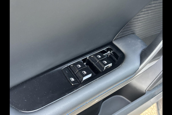 MG Mg4 electric Luxury 64 kWh LONG RANGE | SOH 97%|6.000KM! | DEALER ONDERHOUDEN| 7 JAAR GARANTIE BIJ MG| SUPER COMPLETE AUTO| RONDOMZICHT CAMERA| STOEL+ STUUR VERWARMING| DODE HOEK