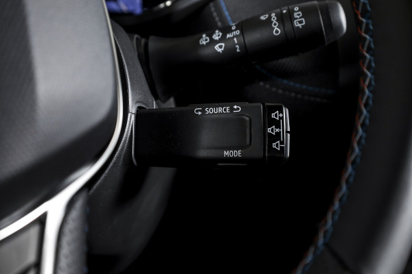 Renault Captur 1.8 E-Tech full hybrid 160 esprit Alpine - Automaat | Dig. Cockpit | Adapt. Cruise | Winterpakket | PDC | 360 Camera | NAV + App. Connect | ECC | DAB | LM 19" | 5196