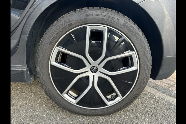 MG Mg4 electric Luxury 64 kWh |LONG RANGE | SOH 97%|14.000KM! | DEALER ONDERHOUDEN| 7 JAAR GARANTIE BIJ MG| SUPER COMPLETE AUTO| RONDOMZICHT CAMERA| STOEL+ STUUR VERWARMING| DODE HOEK