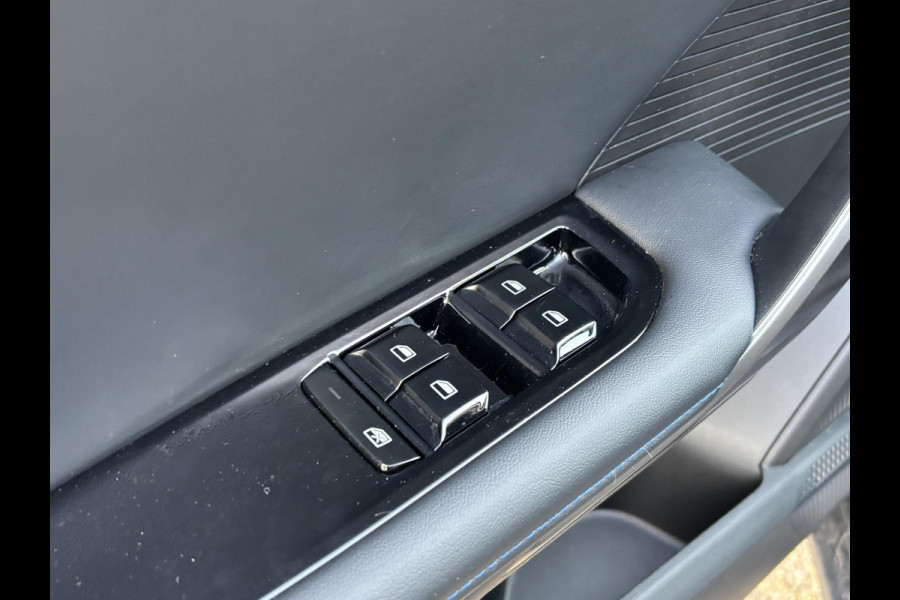 MG Mg4 electric Luxury 64 kWh |LONG RANGE | SOH 97%|14.000KM! | DEALER ONDERHOUDEN| 7 JAAR GARANTIE BIJ MG| SUPER COMPLETE AUTO| RONDOMZICHT CAMERA| STOEL+ STUUR VERWARMING| DODE HOEK