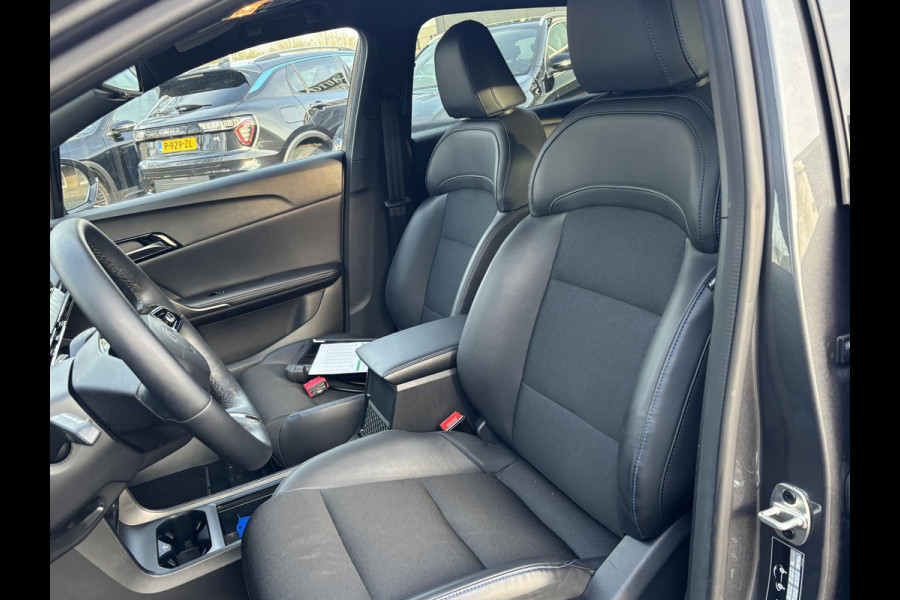 MG Mg4 electric Luxury 64 kWh |LONG RANGE | SOH 97%|14.000KM! | DEALER ONDERHOUDEN| 7 JAAR GARANTIE BIJ MG| SUPER COMPLETE AUTO| RONDOMZICHT CAMERA| STOEL+ STUUR VERWARMING| DODE HOEK