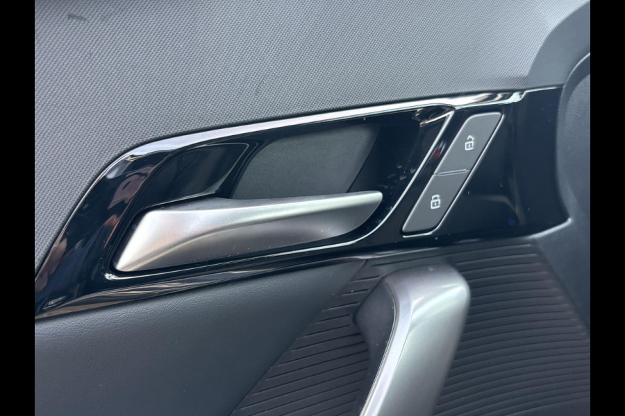 MG Mg4 electric Luxury 64 kWh |LONG RANGE | SOH 97%|14.000KM! | DEALER ONDERHOUDEN| 7 JAAR GARANTIE BIJ MG| SUPER COMPLETE AUTO| RONDOMZICHT CAMERA| STOEL+ STUUR VERWARMING| DODE HOEK