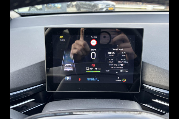 MG Mg4 electric Luxury 64 kWh |LONG RANGE | SOH 97%|14.000KM! | DEALER ONDERHOUDEN| 7 JAAR GARANTIE BIJ MG| SUPER COMPLETE AUTO| RONDOMZICHT CAMERA| STOEL+ STUUR VERWARMING| DODE HOEK