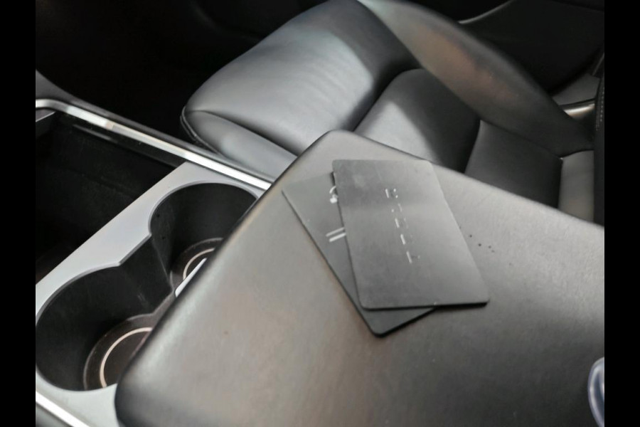 Tesla Model 3 Long Range Dual AWD | Trekhaak | Autopilot | Panorama | Leder | 19 Inch |