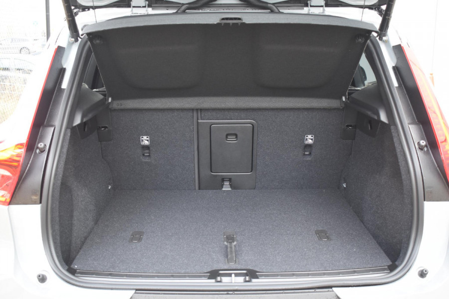 Volvo EX40 Single Motor Extended Range Plus 82 kWh / Lounge Pakket / Extra getint glas / 360 Camera / 20'' velgen / Panoramadak / Zwart dak / Harman Kardon / Microtech/Nubuck