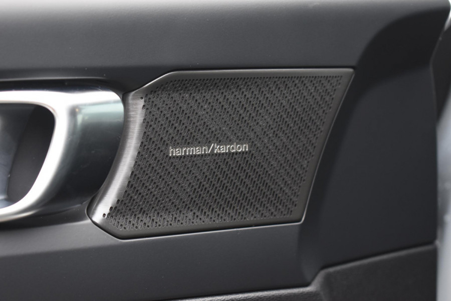 Volvo EX40 Single Motor Extended Range Plus 82 kWh / Lounge Pakket / Extra getint glas / 360 Camera / 20'' velgen / Panoramadak / Zwart dak / Harman Kardon / Microtech/Nubuck