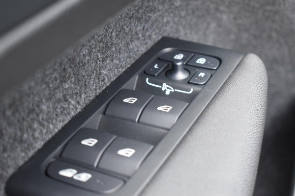 Volvo EX40 Single Motor Extended Range Plus 82 kWh / Lounge Pakket / Extra getint glas / 360 Camera / 20'' velgen / Panoramadak / Zwart dak / Harman Kardon / Microtech/Nubuck