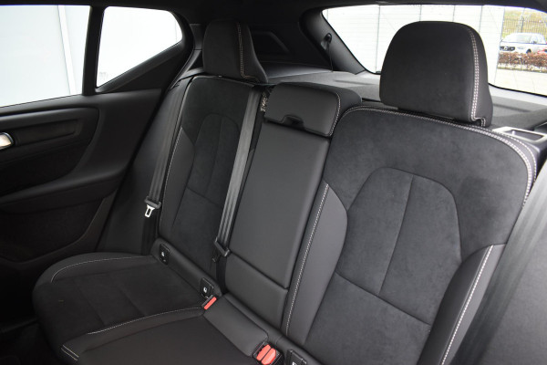 Volvo EX40 Single Motor Extended Range Plus 82 kWh / Lounge Pakket / Extra getint glas / 360 Camera / 20'' velgen / Panoramadak / Zwart dak / Harman Kardon / Microtech/Nubuck