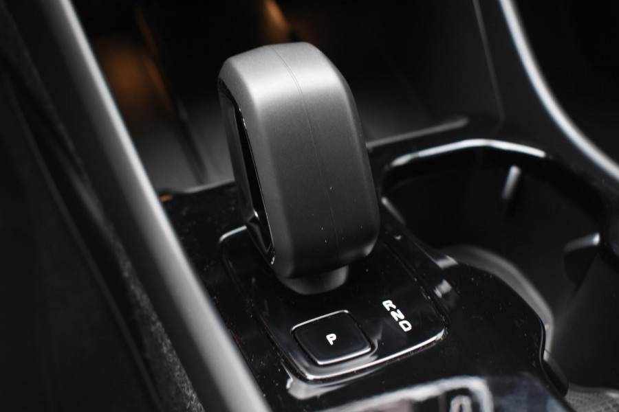 Volvo EX40 Single Motor Extended Range Plus 82 kWh / Lounge Pakket / Extra getint glas / 360 Camera / 20'' velgen / Panoramadak / Zwart dak / Harman Kardon / Microtech/Nubuck