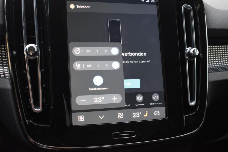 Volvo EX40 Single Motor Extended Range Plus 82 kWh / Lounge Pakket / Extra getint glas / 360 Camera / 20'' velgen / Panoramadak / Zwart dak / Harman Kardon / Microtech/Nubuck