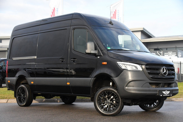 Mercedes-Benz Sprinter 319 1.9 CDI L2H2 4x4 Black Edition Camera, Cruise, Carplay, LED, 190pk, Automaat, 4Matic, Multimedia, Uniek!