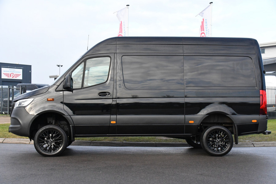 Mercedes-Benz Sprinter 319 1.9 CDI L2H2 4x4 Black Edition Camera, Cruise, Carplay, LED, 190pk, Automaat, 4Matic, Multimedia, Uniek!