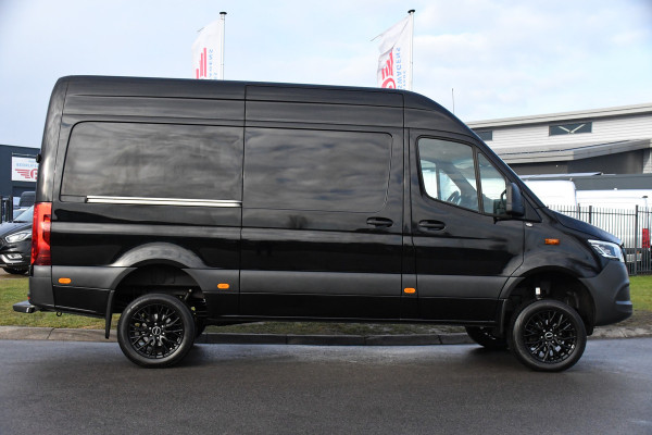 Mercedes-Benz Sprinter 319 1.9 CDI L2H2 4x4 Black Edition Camera, Cruise, Carplay, LED, 190pk, Automaat, 4Matic, Multimedia, Uniek!