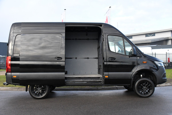 Mercedes-Benz Sprinter 319 1.9 CDI L2H2 4x4 Black Edition Camera, Cruise, Carplay, LED, 190pk, Automaat, 4Matic, Multimedia, Uniek!