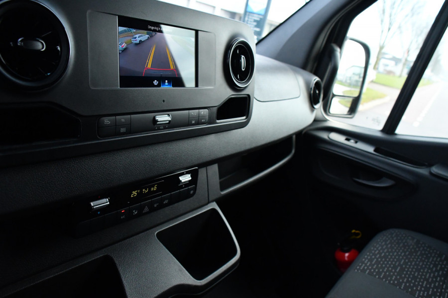 Mercedes-Benz Sprinter 319 1.9 CDI L2H2 4x4 Black Edition Camera, Cruise, Carplay, LED, 190pk, Automaat, 4Matic, Multimedia, Uniek!