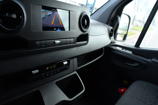 Mercedes-Benz Sprinter 319 1.9 CDI L2H2 4x4 Black Edition Camera, Cruise, Carplay, LED, 190pk, Automaat, 4Matic, Multimedia, Uniek!