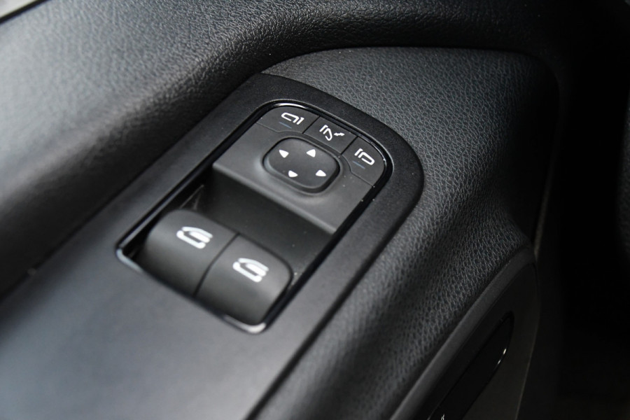 Mercedes-Benz Sprinter 319 1.9 CDI L2H2 4x4 Black Edition Camera, Cruise, Carplay, LED, 190pk, Automaat, 4Matic, Multimedia, Uniek!