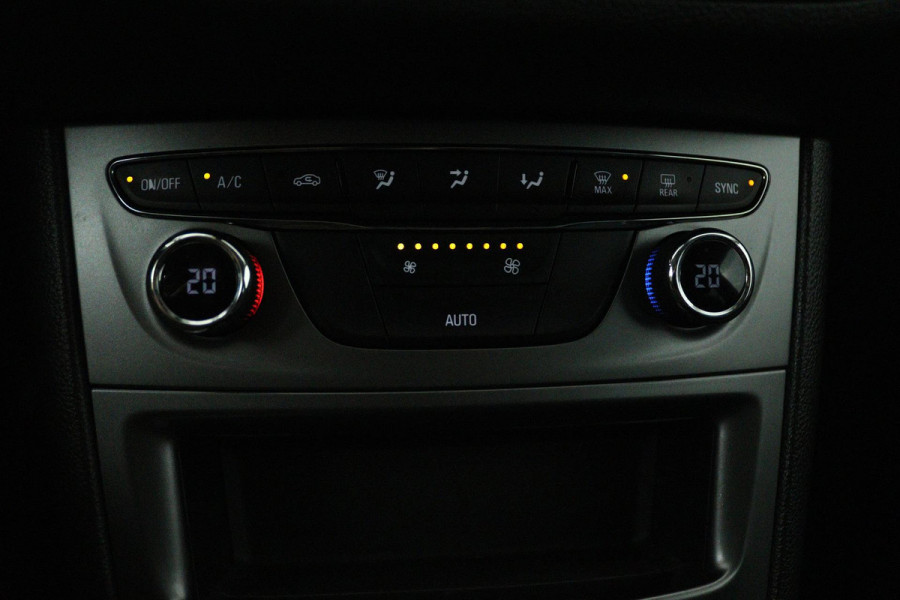 Opel Astra Sports Tourer 1.4 Turbo 120 Jaar Edition (TREKHAAK, PARKEERSENSOREN, CRUISE CONTROL, NAVIGATIE)