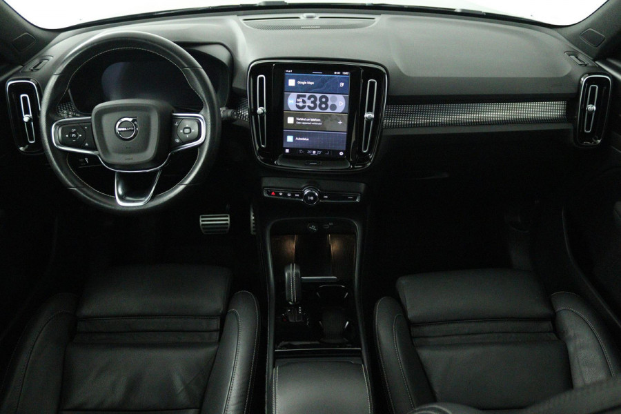 Volvo XC40 Recharge P8 AWD R-Design (PANORAMADAK, HARMAN/KARDON, STUUR/STOEL VERWARMING, CAMERA, PARKEERSENSOREN)