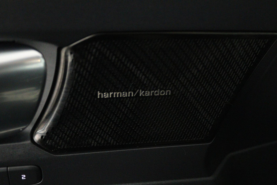 Volvo XC40 Recharge P8 AWD R-Design (PANORAMADAK, HARMAN/KARDON, STUUR/STOEL VERWARMING, CAMERA, PARKEERSENSOREN)