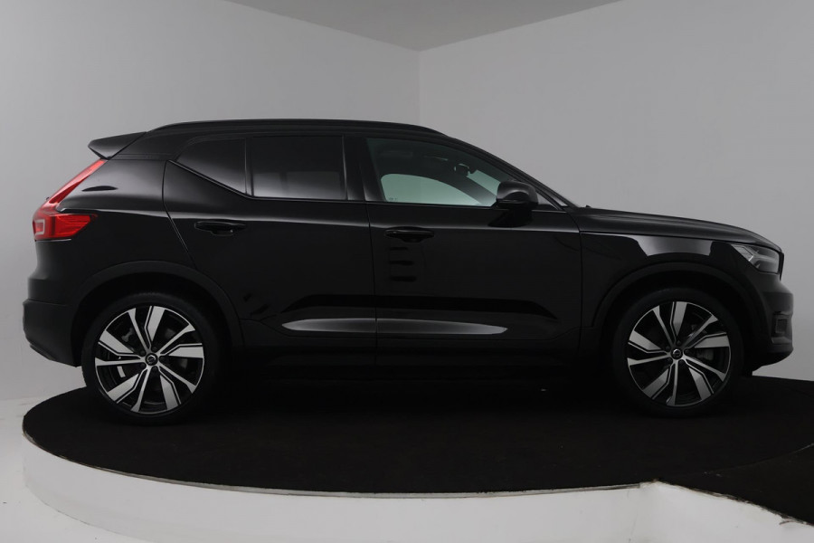 Volvo XC40 Recharge P8 AWD R-Design (PANORAMADAK, HARMAN/KARDON, STUUR/STOEL VERWARMING, CAMERA, PARKEERSENSOREN)