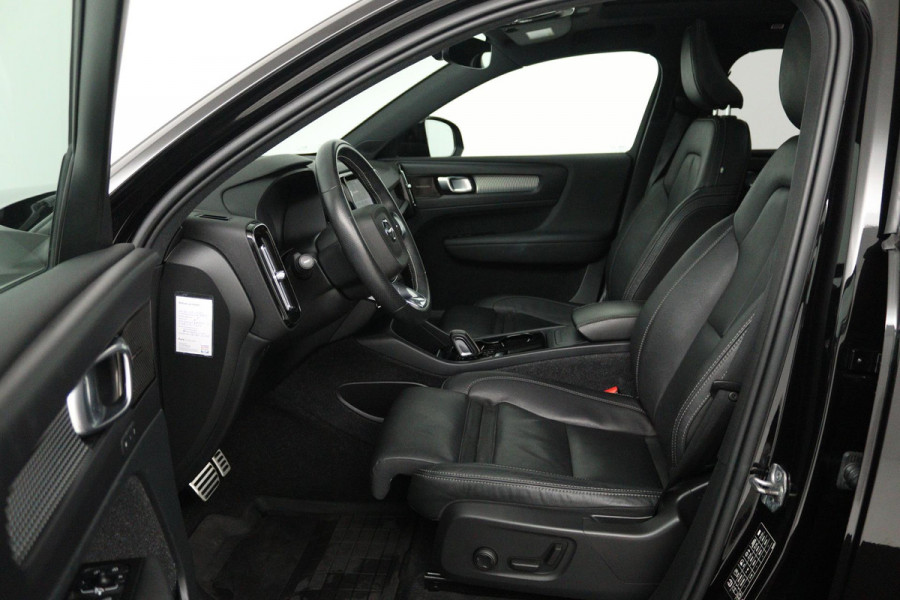 Volvo XC40 Recharge P8 AWD R-Design (PANORAMADAK, HARMAN/KARDON, STUUR/STOEL VERWARMING, CAMERA, PARKEERSENSOREN)