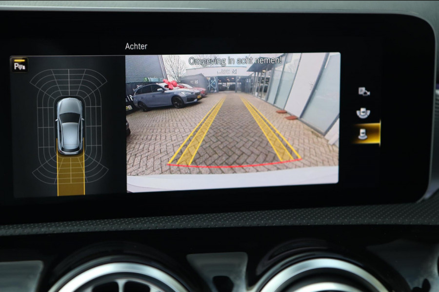 Mercedes-Benz A-Klasse 220 AMG Line / PANO / CAMERA / ALCANTARA / DODEHOEK / WIDE SCREEN