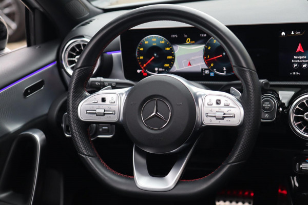 Mercedes-Benz A-Klasse 220 AMG Line / PANO / CAMERA / ALCANTARA / DODEHOEK / WIDE SCREEN