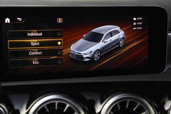 Mercedes-Benz A-Klasse 220 AMG Line / PANO / CAMERA / ALCANTARA / DODEHOEK / WIDE SCREEN