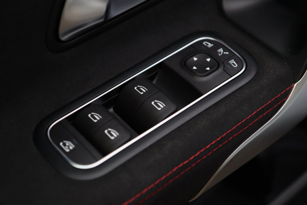 Mercedes-Benz A-Klasse 220 AMG Line / PANO / CAMERA / ALCANTARA / DODEHOEK / WIDE SCREEN