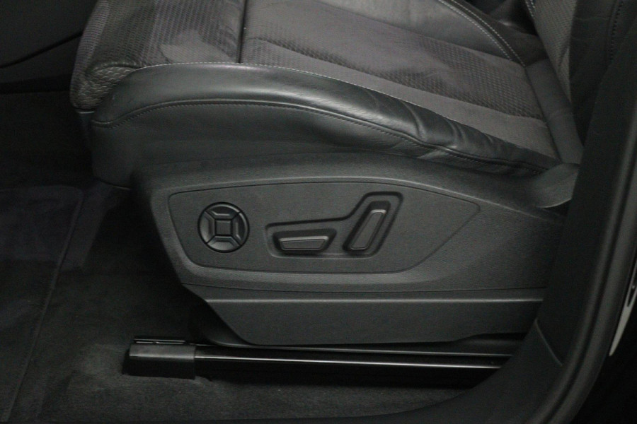 Audi e-tron Sportback 50 quattro S edition 71 kWh (PANORAMADAK, STOELVERWARMING, CAMERA, CARPLAY, ELEKT. STOELEN)