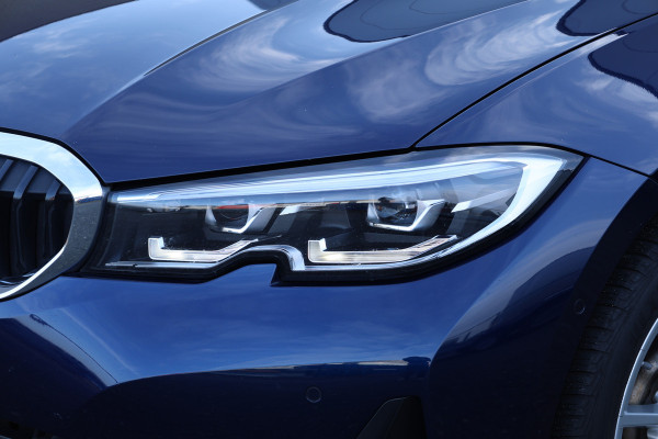 BMW 3 Serie Touring 330e Business Edition Plus Individual / Leder / LED /